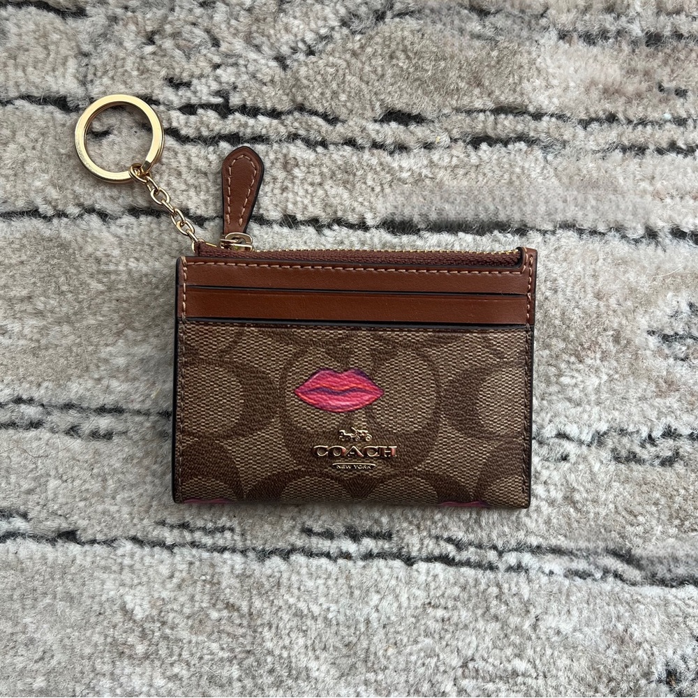 COACH MINI ID SKINNY CASE LIPS KHAKI REDWOOD C2922